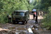 Поисковики-волонтёры порой проводят в лесах по нескольку суток. 