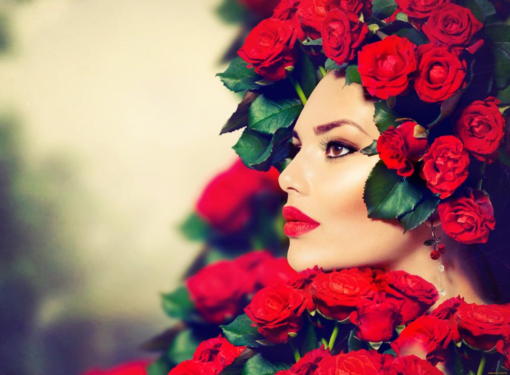 Женщина в розах