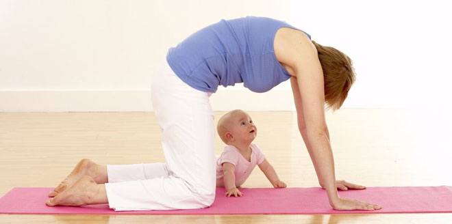 Восстановительная гимнастика после родов подразумевает разные комплексы упражнений. Пожалуй, самое проблемное место – живот.