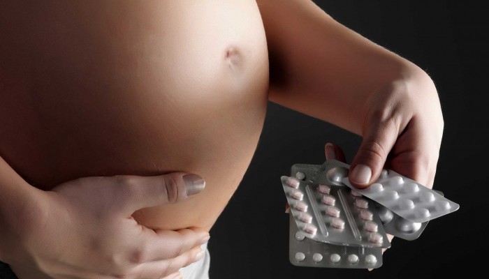 PHG013_aids-pills-belly-pregnant_FS