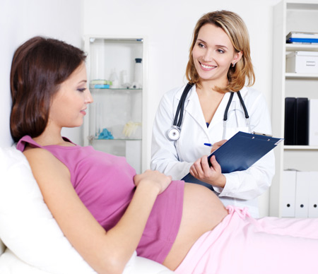 5 врачей для беременной: офтальмолог, эндокринолог и другие. В каком триместре?