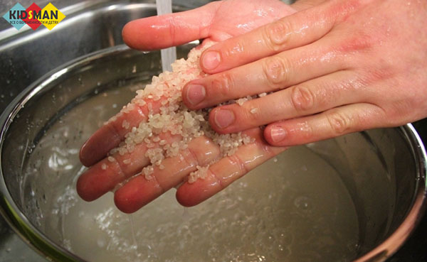 рис моют руками