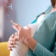 Какие опасности для плода представляет курение во время беременности?