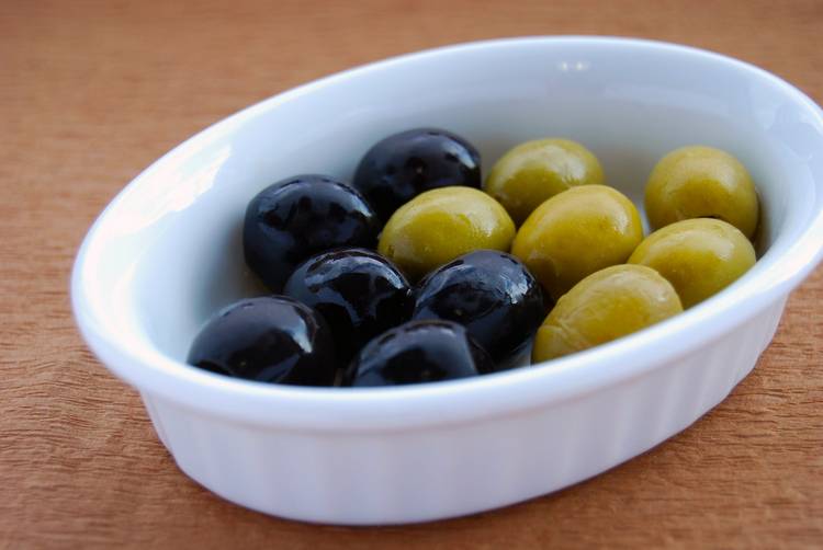 оливки и маслины при гв