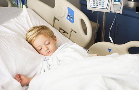 Больной ребёнок на больничной койке