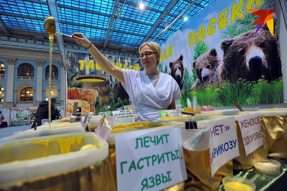 Никакой дополнительной защитой от гриппа и ОРВИ мед не обеспечит Фото: Евгения ГУСЕВА