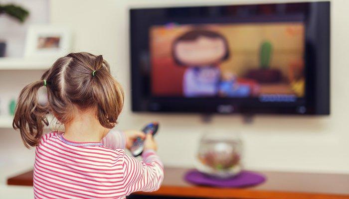 Что нельзя смотреть детям по телевизору?
